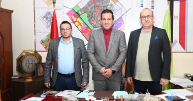 رئيس جهاز مدينة العاشر من رمضان يبحث فرص التعاون مع وفد من شركة "لارك" التركية
