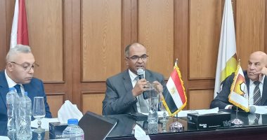 نائب وزير الإسكان يوجه بسرعة تحديث منظومة أكواد مياه الشرب والصرف الصحى