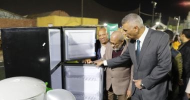 محافظ أسوان يسلم 25 جهاز عروسة لغير القادرين