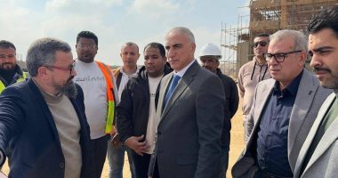 نائب رئيس هيئة المجتمعات العمرانية يتفقد مشروعات المرافق والكهرباء بمدينة العبور الجديدة