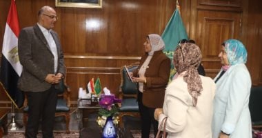 استجابة لطلبها.. محافظ القليوبية يوفر مُستلزمات معيشية لفتاة مُقبلة على الزواج محافظ القليوبية خلال تسليم الفتاة مستلزمات الزواج