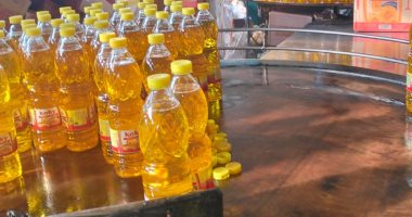 سحب عينات من 115 طن زيت طعام بعد التلاعب بأوزانها وتواريخ الإنتاج بالغربية