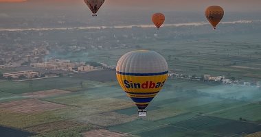 سحر البالون عشق للسائحين بالأقصر.. تحليق 75 رحلة بالون طائر تقل 1800 سائح.. صور