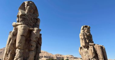 قصة تمثالى ممنون فى الأقصر بعد تصدرهما واجهة الجارديان.. صحفية ومغامرة بريطانية: التمثالان أعجوبة العالم.. وتؤكد: عملاقان على طريق غرب الأقصر للملك أمنحتب الثالث وبناهما أمنحتب بن حابو بطول 18 مترا.. صور