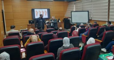 تدريب ضباط الإرشاد بشركة الميناء لاعتماد كبارى التحميل بمطار القاهرة الدولي جانب من الدورة التدريبية