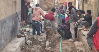 محافظ المنيا يعلن الانتهاء من توصيل المياه لـ70 أسرة بحى شرق مدينة سمالوط توصيل وصلات المياه