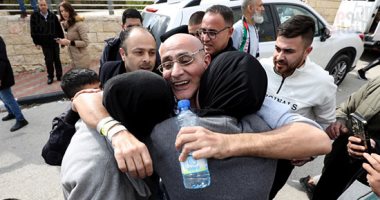 بالورود والأفراح.. الأسر الفلسطينية تحتفل بعودة الأسرى الأبطال استقبال للأسرى فى الضفة الغربية