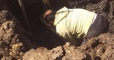 إصلاح كسر خط مياه الشرب لأهالى قرية سد خميس بسيدى سالم جانب من اصلاح الكسر بخط المياه