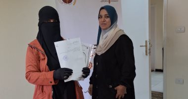 تدريب السيدات بقرى حياة كريمة في إسنا على المشروعات اليدوية.. صور