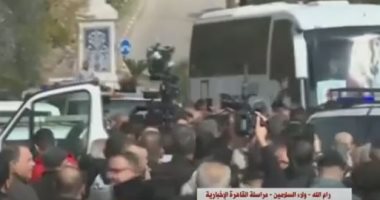 القاهرة الإخبارية ترصد لحظات وصول الأسرى الفلسطينيين المفرج عنهم صورة من المداخلة