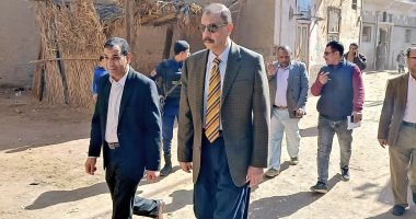 محافظ سوهاج يتفقد عددا من القرى فى جولة مفاجئة لمتابعة مستوى الخدمات جانب من التفقد