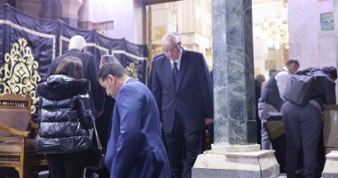 عدلى منصور وعمرو الليثي وسليم سحاب فى عزاء عازفة البيانو العالمية مشيرة عيسى