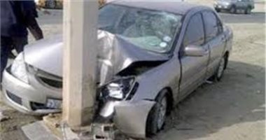 إصابة 3 أشخاص إثر حادث اصطدام سيارة بلافتة إعلانية فى أكتوبر