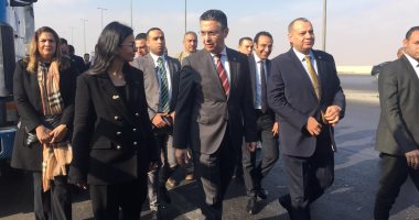 صور وفيديو .. وزير التموين يشهد اصطفاف الشاحنات استعدادا للانطلاق نحو قطاع غزة