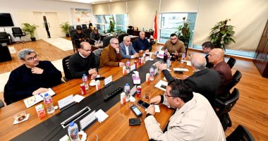 وزير الإسكان يبحث موقف تنفيذ المشروعات بالعلمين الجديدة والساحل الشمالى