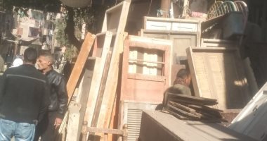 حملات لإزالة إشغالات وتعديات الباعة الجائلين على حرم الطرق غرب أسيوط 
