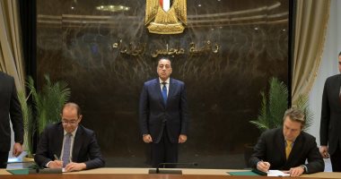 رئيس الوزراء يشهد توقيع اتفاقية لتعزيز نمو القطاع الخاص فى الاقتصاد.. تستهدف إنشاء «حساب مصر» لتمويل دراسات الجدوى برأس مال 10 ملايين يورو.. وخفض مدة الحصول على هذا التمويل من سنة إلى شهرين فقط