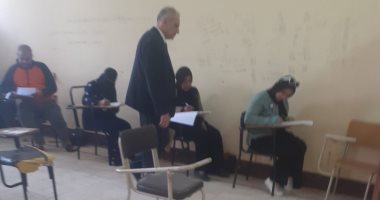 يؤديها 682 طالبًا.. رئيس جامعة أسوان يتفقد امتحانات التعليم المفتوح