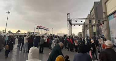 رغم الأمطار.. إقبال كبير على معرض القاهرة الدولى للكتاب فى يومه الأخير