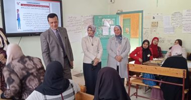 وكيل "تعليم سوهاج" يتابع الدورة التدريبية للمعلمين بالمرحلة الابتدائية فاعليات الدورة