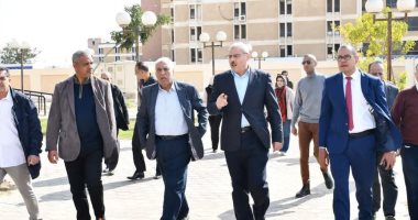  رئيس جامعة قناة السويس يتفقد موقع إنشاء مبنى المدرجات الجديد بكلية الطب 