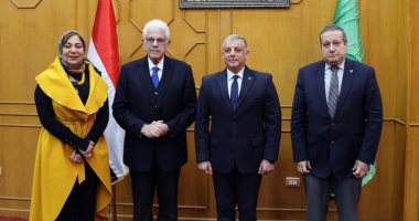 محافظ الإسماعيلية يوقع مذكرة تفاهم مشتركة بين المحافظة ومؤسسة التعليم أولا اللواء أكرم محمد جلال محافظ الإسماعيلية