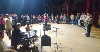 تدريبات على أغانى التراث فى ورشة "ابدأ حلمك" بمحافظة قنا