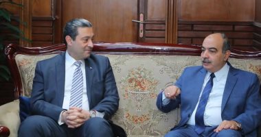 محافظ دمياط يجرى زيارة إلى شركة دمياط لتداول الحاويات والبضائع