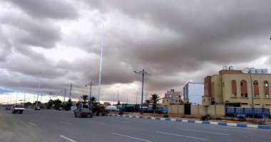 محافظة مطروح ترفع حالة الاستعداد للتعامل مع آثار تقلبات الطقس والمنخفض الجوى.. غرف العمليات تتلقى البلاغات والاستغاثات.. ونشر فرق الطوارئ وتمركز فرق شركة المياه ومجالس المدن وإزالة تجمعات مياه الأمطار.. صور تقلبات جوية في مطروح