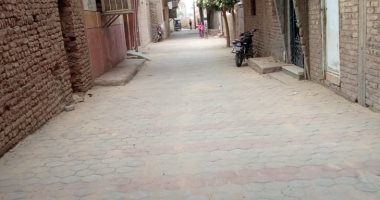 مسئولو الأقصر يتابعون تطوير موقف الأقاليم وتركيب إنترلوك بالشوارع.. صور