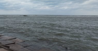 نوة الكرم تضرب الإسكندرية بقوة فى يومها الثالث.. غطاء سحابى ركامى أسود يغطى سماء المحافظة.. انخفاض درجات الحرارة إلى 16 درجة لأول مرة منذ بداية الشتاء.. وتوقعات باستمرار الأمطار حتى الأربعاء القادم.. فيديو وصور