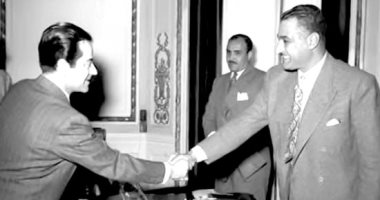 سعيد الشحات يكتب: ذات يوم.. 7 فبراير 1955.. جمال عبدالناصر يلبى دعوة فريد الأطرش من على فراش مرضه بحضور حفل افتتاح فيلمه «عهد الهوى» الرئيس جمال عبدالناصر والفنان فريد الأطرش