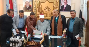 رئيس المنطقة يتسلم نتيجة الدور الأول للابتدائية والإعدادية الأزهرية بكفر الشيخ