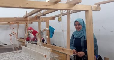 قصة نجاح فتيات أعدن الحياة لمهنة السجاد والكليم بمنتجات متميزة.. فيديو مشغولات السجاد