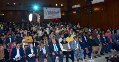 نائب محافظ الأقصر يشارك فى حفل افتتاح مشروع زهرات رقميات لرفع مهارات الفتيات جانب من الحفل