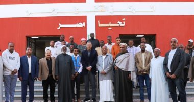 خطة الدولة لرعاية 150 ألف نسمة.. 313 مشروعا لإنقاذ أهالى نصر النوبة فى أسوان.. إنفاق 4 مليارات جنيه لتطوير القرى والمناطق النائية ضمن"حياة كريمة" ومنظومة التأمين الصحى الجديدة.. أبناء النوبة يشكرون الرئيس.. صور محافظ أسوان مع أهالى النوبة