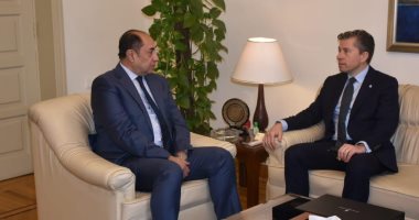 السفير حسام زكى يثمن الجهود الأممية لاحتواء تداعيات الأزمات بالمنطقة العربية جانب من اللقاء