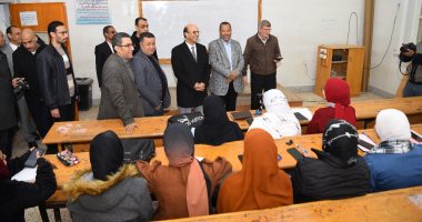 رئيس جامعة أسيوط يتابع انتظام العملية التعليمية بعدد من الكليات.. تفاصيل