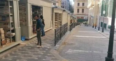 شارع النبى دانيال القبلة الثقافية للإسكندرية.. مزار سياحى لإلتقاط الصور التذكارية للأجانب والمصريين بعد التطوير.. شراء الكتب النادرة أهم الأهداف لمحبى القراءة.. والمواطنون: نفتخر بوجوده بعد سور الأزبكية.. صور شارع النبى دانيال بمحافظة الإسكندرية