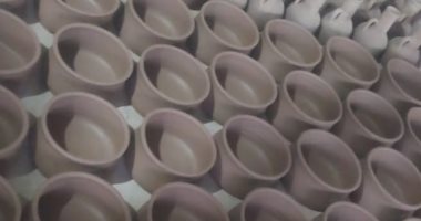 "الفرستق" بالغربية قرية مصرية تصنع التاريخ بالطين.. خلية نحل من العمال لإنتاج أشكال متنوعة من الأوانى الفخارية.. منح تراخيص مؤقتة لـ250 مصنعاً من هيئة التنمية الصناعية وتكويدها للحصول على التراخيص الدائمة