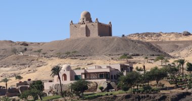 قبل لحظات من دفن الأمير كريم الحسينى.. شاهد مقبرة الأغاخان فى أسوان على الطراز الفاطمى