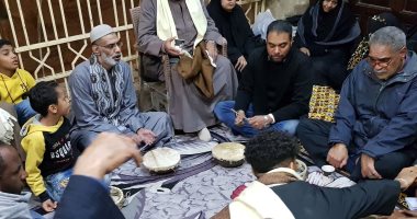 ليالي الحب تنطلق بحلقات القرآن الكريم والمديح في مولد سيدى أبو الحجاج والليلة الختامية الأربعاء المقبل.. تجمع أبناء الأسرة الحجاجية في المقام والضريح والمسجد لتلاوة كتاب الله بصورة يومية حتى اليوم الختامي.. صور