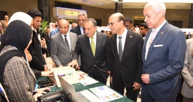 افتتاح معرض مشروعات طلاب برنامج البكالوريوس فى العلوم والتربية بجامعة أسيوط