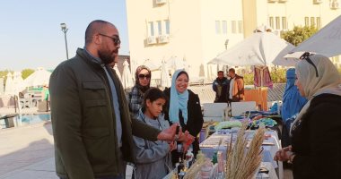 وحدة أيادي مصر بالأقصر تنظم معرض للحرف اليدوية بنادي سيتى كلوب.. صور  