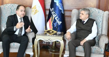 رئيس غرفة ملاحة بورسعيد يثمن قرار منح استثناءات للخطوط الطويلة لدعم الملاحة جانب من اللقاء