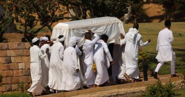 بعد دفن الأمير كريم الحسينى.. أسرار عشق أمراء أغاخان الدفن فى مقبرة أسوان.. ارتباط روحى وجسدى بساحرة الجنوب.. الراقدون فوق الجبل أسطورة حب خالدة بطلتها "الوردة الحمراء".. ورحلة علاج مفتاحها الرمال.. صور