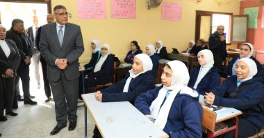 محافظ الجيزة يشدد على تسليم الكتب الدراسية للطلاب وتوفير المناخ الملائم لهم