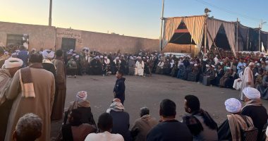 شجاعة ومهارة.. لاعبو التحطيب يتألقون فى مولد عبد الرحيم القنائى.. فيديو