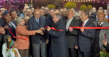 محافظ بورسعيد ورئيس الغرفة التجارية يفتتحان معرض أهلا رمضان بتخفيضات 30%.. فيديو