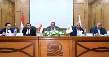 محافظ قنا يعلن بدء تنفيذ محطة طاقة شمسية بصحراء نجع حمادي بـ 30 مليار جنيه